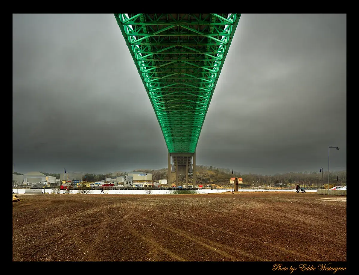 Älvsborgsbron from the underside.