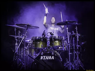 Martin drummer for Pleasureland